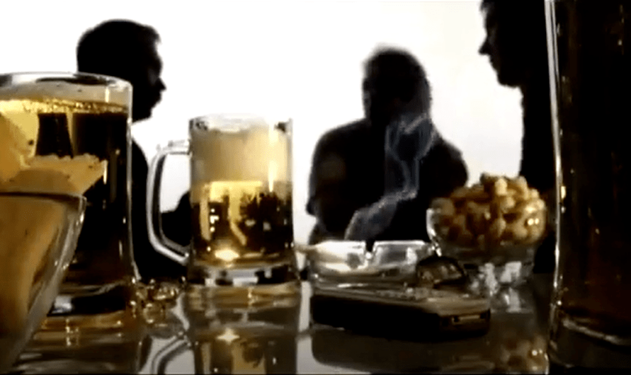 Alkohol in einer männlichen Gesellschaft trinken